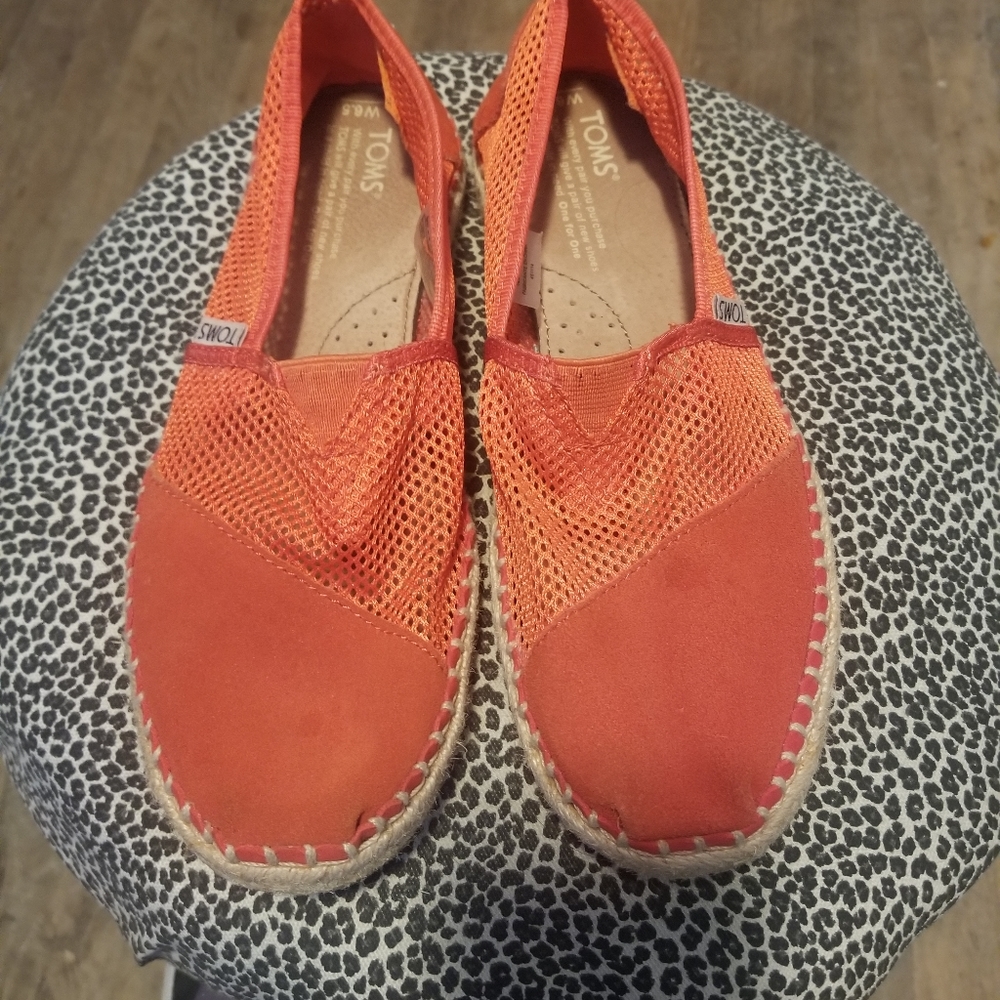 Toms